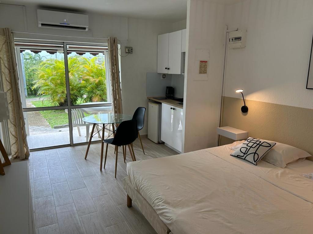 Superbe Studio Avec Piscine, Au Coeur De La Marina! Village Soleil ! Proche Aeroport & Ferry Le Gosier  Kültér fotó