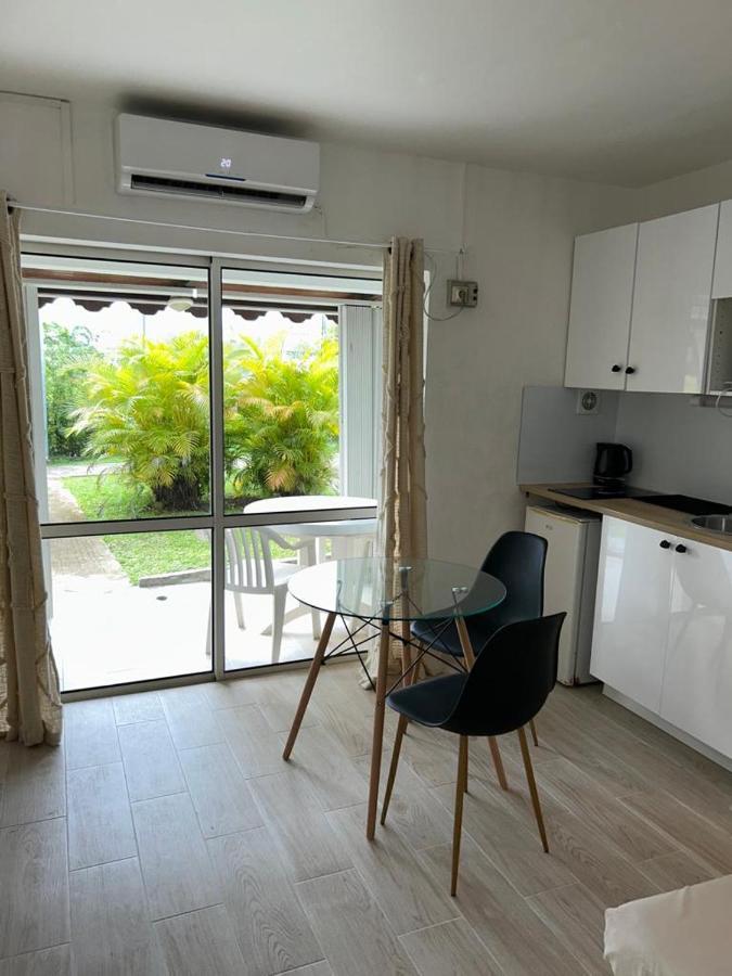 Superbe Studio Avec Piscine, Au Coeur De La Marina! Village Soleil ! Proche Aeroport & Ferry Le Gosier  Kültér fotó