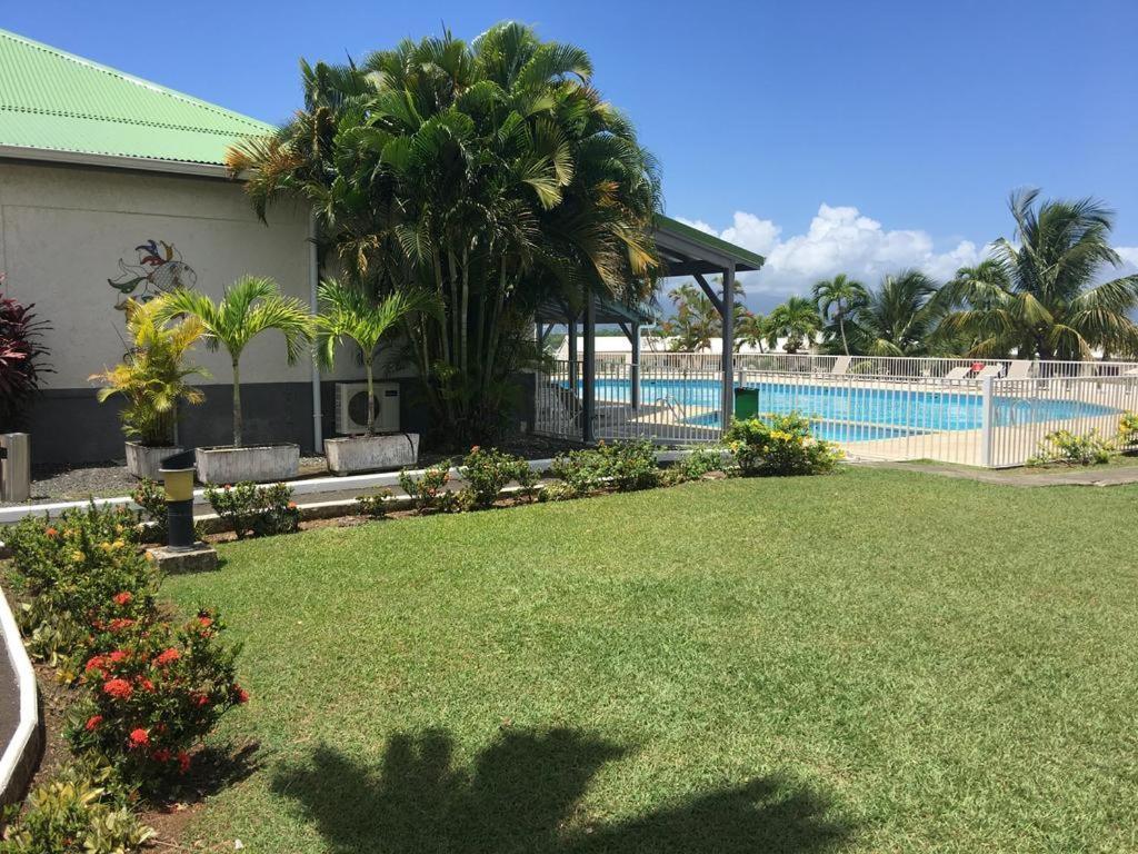 Superbe Studio Avec Piscine, Au Coeur De La Marina! Village Soleil ! Proche Aeroport & Ferry Le Gosier  Kültér fotó