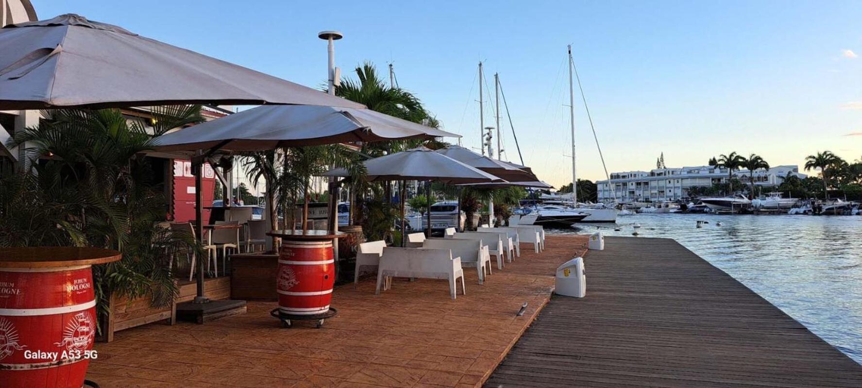 Superbe Studio Avec Piscine, Au Coeur De La Marina! Village Soleil ! Proche Aeroport & Ferry Le Gosier  Kültér fotó